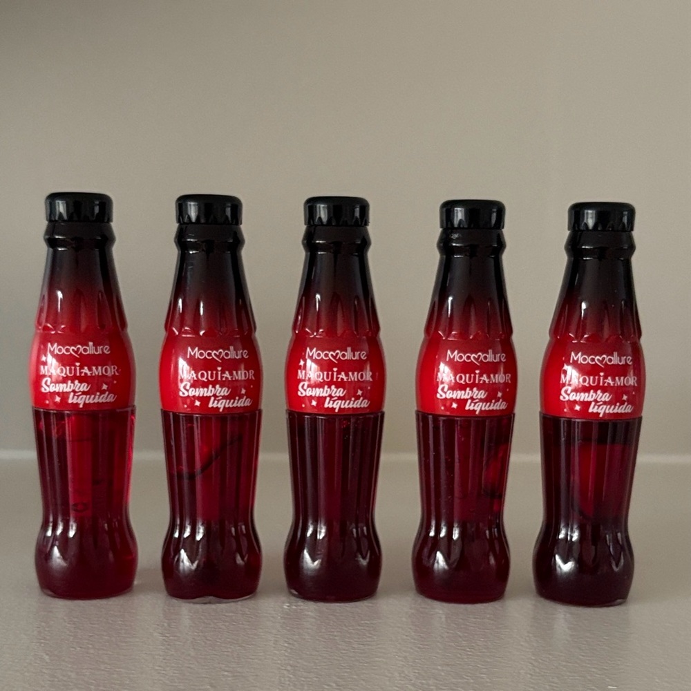 🛍️5️⃣ /💲2️⃣5️⃣🛍️ Red Liquid Lip Tint - Picture 3 of 5